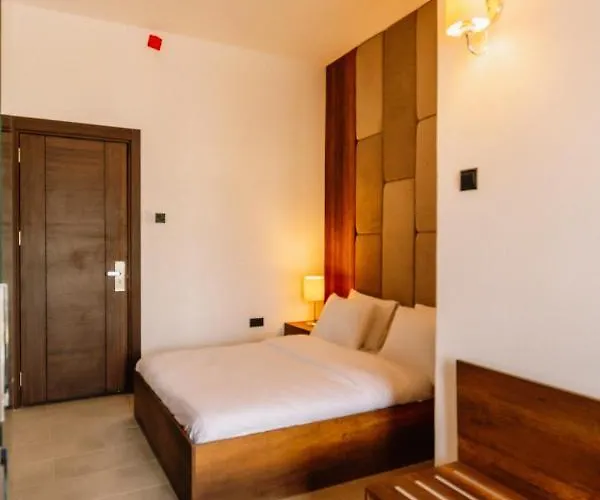 Cezar's Airport Hotel 3*