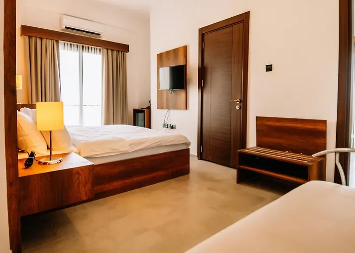 Hotel Cezar's Airport 3*