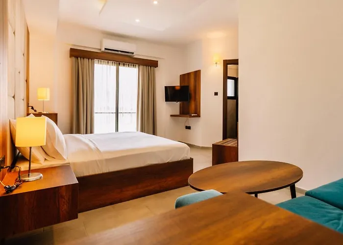 Cezar's Airport Hotel 3*