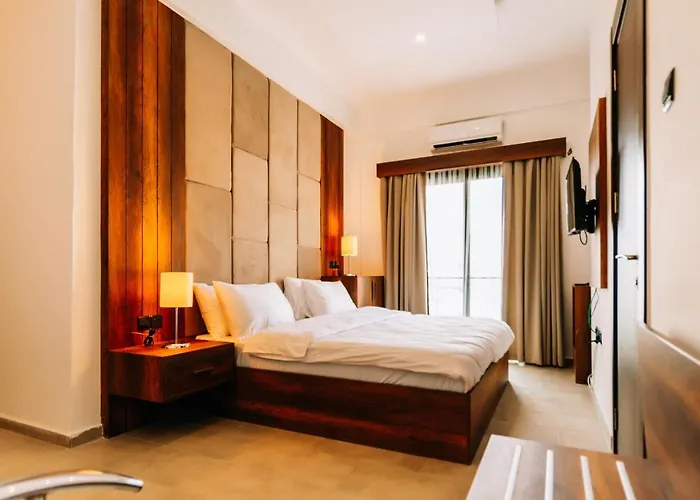 Cezar's Airport Hotel 3*